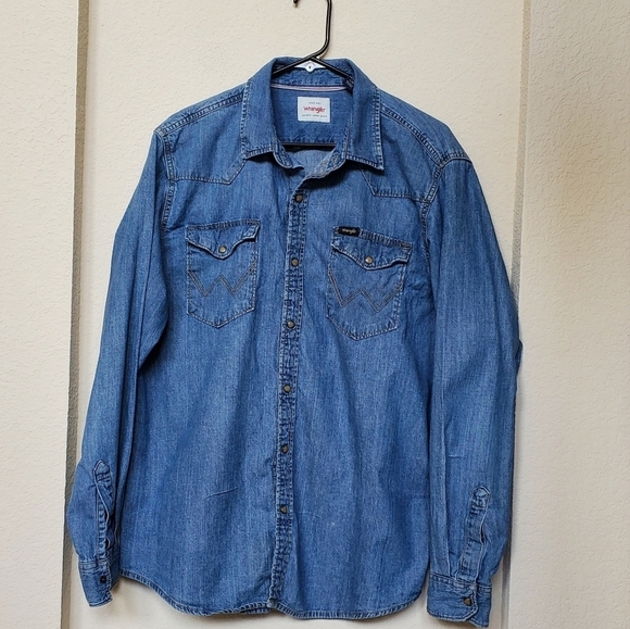 Wrangler Western Denim Shirt.   Size L - Picture 1 of 5